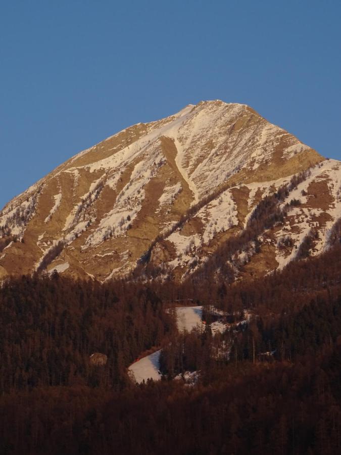 Appartement Offrant Une Magnifique Vue Des Montagnes Saint-Leger-les-Melezes Exterior photo